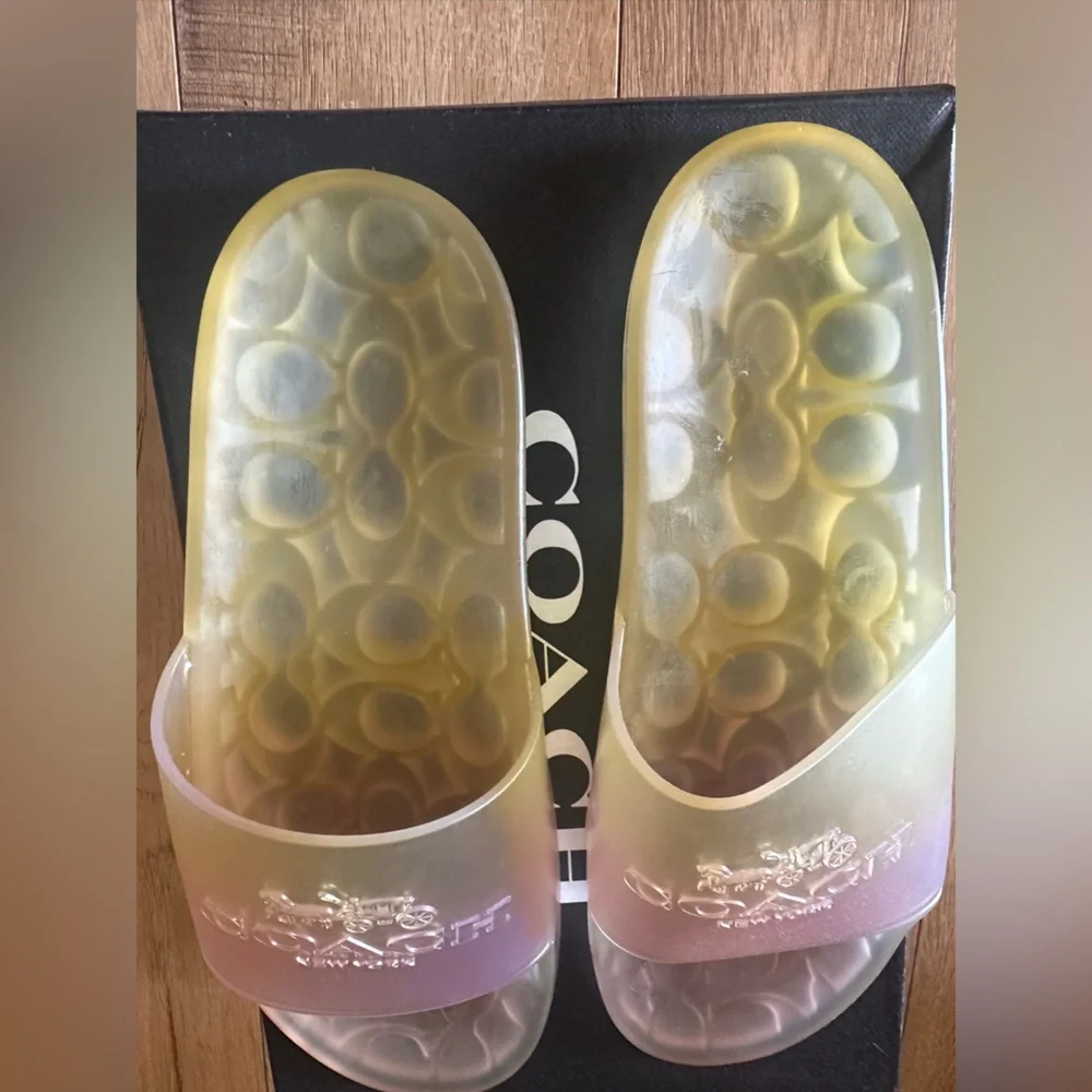 𝓒O𝓐𝓒𝓗 Women's Ulyssa Jelly Pool Slides w/box - Picture 3 of 15